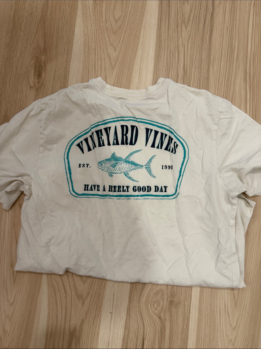 Vineyard Vines ivory/cream Tee with Teal Fish Graphic size small